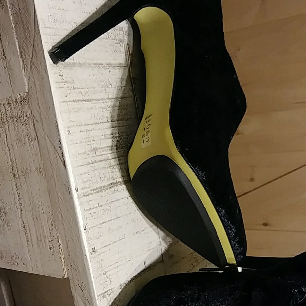 Shoes - Picture 3 of 3